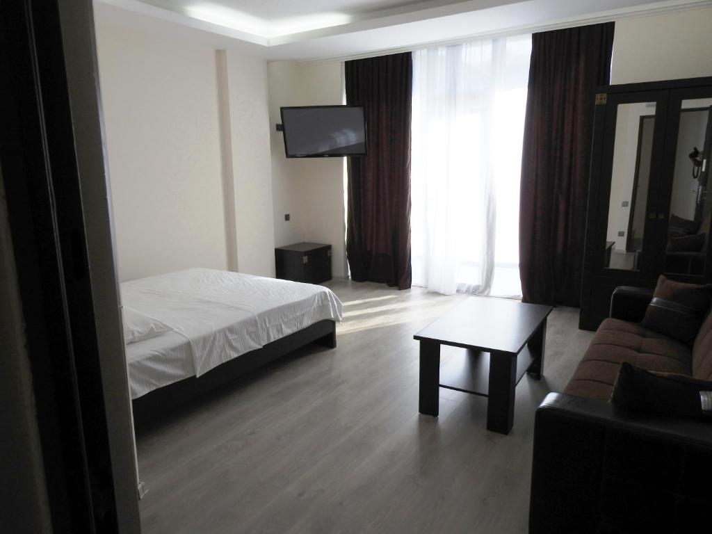 Iko's Family Apartments room 2