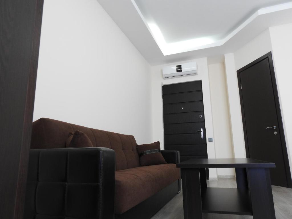 Iko's Family Apartments room 3