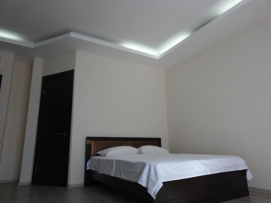 Iko's Family Apartments room 4