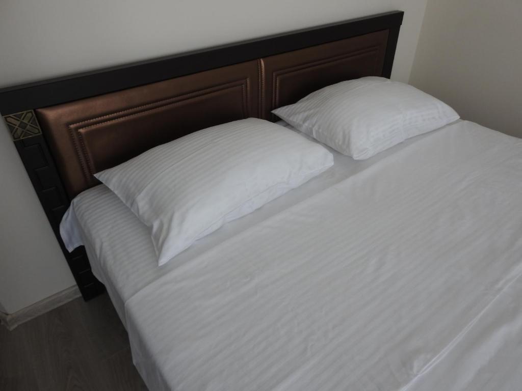 Iko's Family Apartments room 5